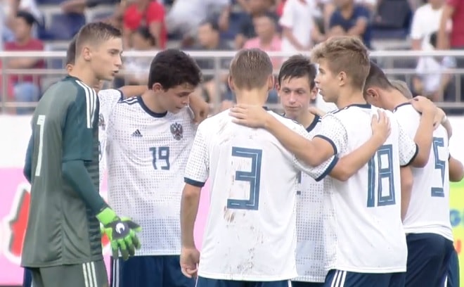 Các cầu thủ U15 Nga dù rất cố gắng nhưng không thể làm nên bất ngờ trước U15 Việt Nam. Ảnh: VFF