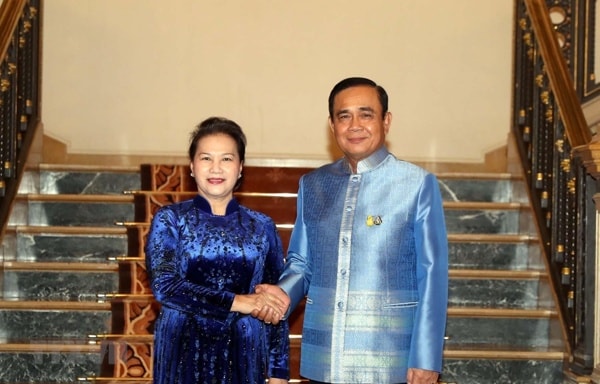 Chủ tịch Quốc hội Nguyễn Thị Kim Ngân hội kiến Thủ tướng Thái Lan Prayut Chan-ocha. Ảnh: TTXVN