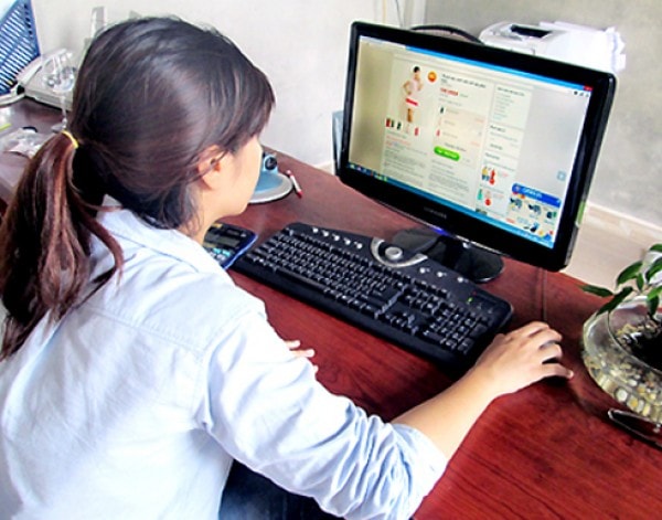 Mua hàng qua mạng vẫn khó quản lý và chứa đựng nhiều rủi ro (Ảnh minh họa)