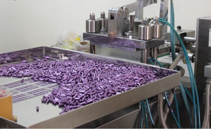 Bên trong xưởng sản xuất thuốc giả bị công an triệt phá. Ảnh: Hoàng Dương