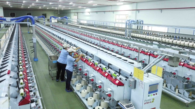 Thay vì tiếp tục thu hút vào khâu may cần phải đẩy mạnh hút vốn vào khâu dệt nhuộm – là khâu mà ngành dệt may Việt Nam đang thiếu. (Ảnh minh họa)