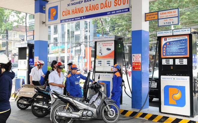 Từ 15h chiều nay, 31/8, giá xăng RON 95 được điều chỉnh giảm 170 đồng/lít (Ảnh TL)
