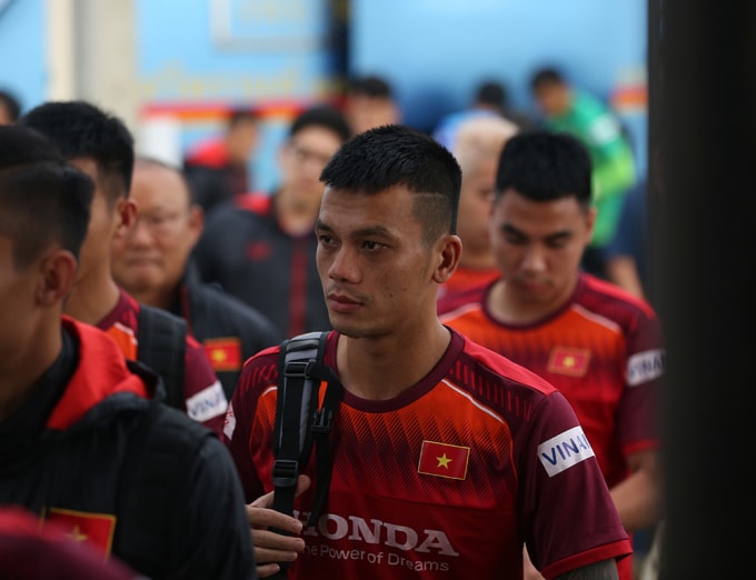 Hữu Tuấn cùng các đồng đội có mặt tại Thái Lan và ngay lập tức tập luyện chuẩn bị cho trận đấu quan trọng. Ảnh: Hữu Phương