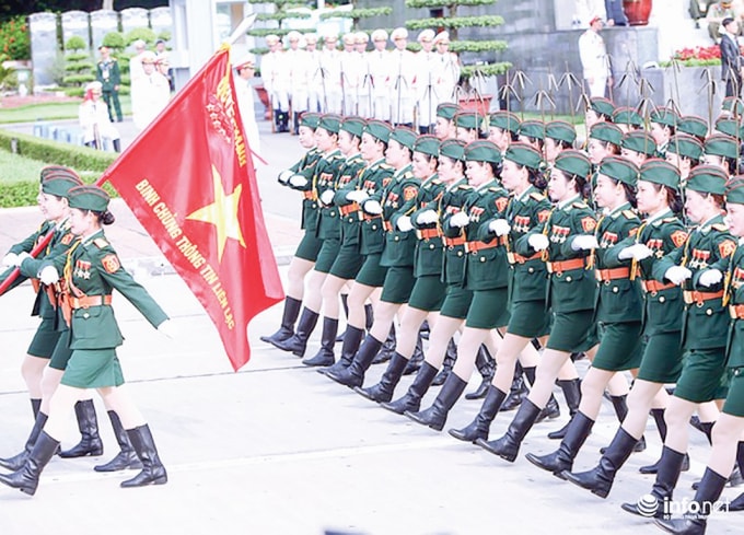 Duyệt binh trên quảng trường Ba Đình. Ảnh: T.L