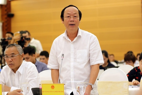 Thứ trưởng Võ Tuấn Nhân cung cấp thông tin tới báo chí tại buổi họp báo Chính phủ. Ảnh: TNMT