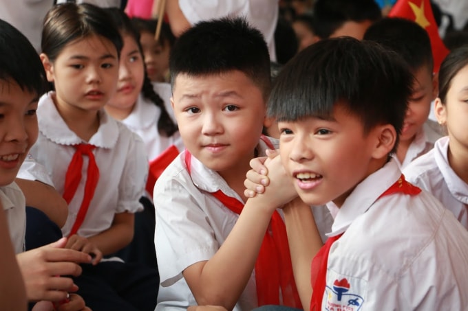 Niềm hân hoan biểu hiện rõ trên từng khuôn mặt trẻ nhỏ. Ảnh Hà Long.