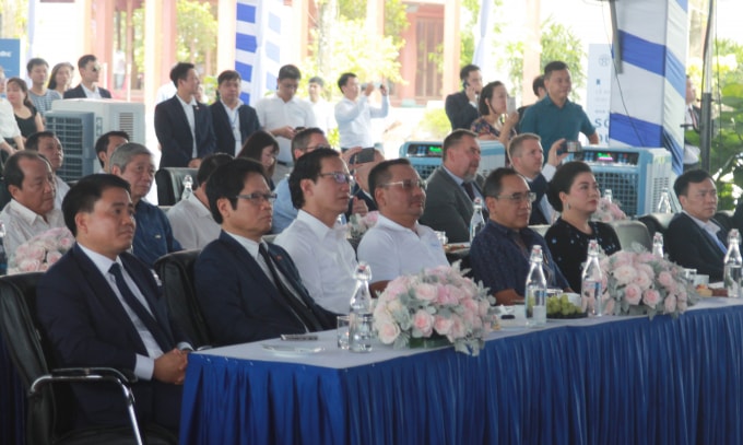 Các đại biểu tham dự buổi lễ.