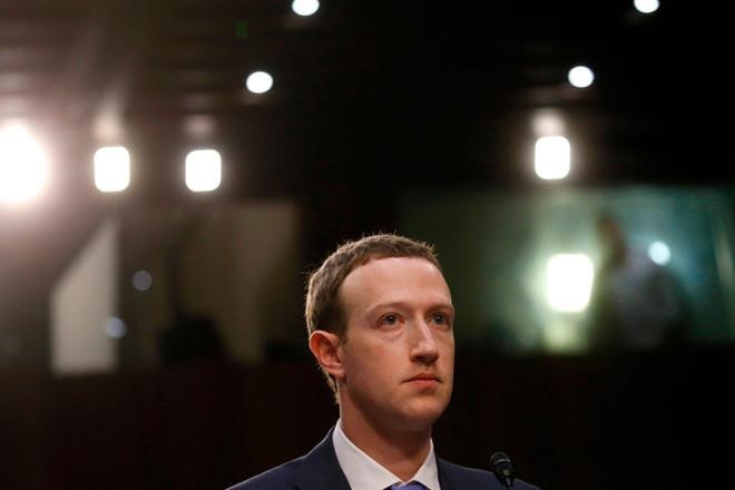 Mark Zuckerberg trong một buổi điều trần tại Thượng viện Mỹ. Ảnh: Reuters.