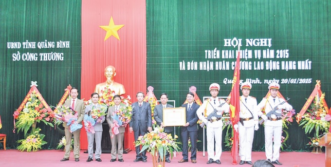 Ngành Công thương Quảng Bình vinh dự đón nhận Huân chương Lao động hạng Nhất năm 2014.