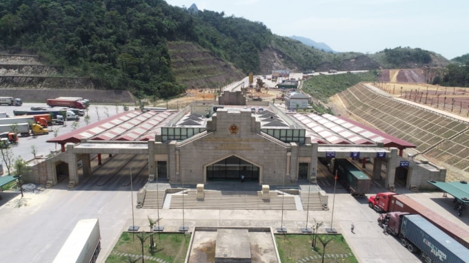 Cửa khẩu quốc tế Cha Lo.