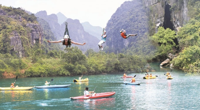 Du lịch sông Chày - hang Tối - Quảng Bình.