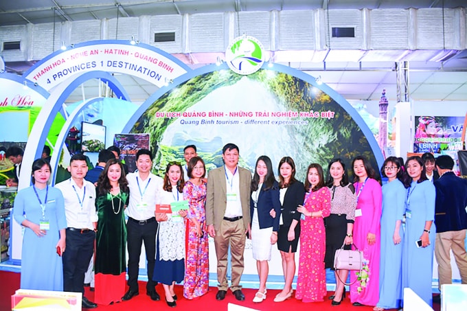 Lãnh đạo Sở Du lịch và đoàn doanh nghiệp Du lịch Quảng Bình tham dự hội chợ du lịch quốc tế VITM Hà Nội.