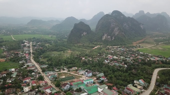 Một góc của thị trấn Quy Đạt.
