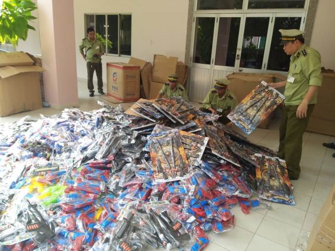 Tạm giữ gần 1.500 khẩu súng nhựa nhập lậu. Ảnh bcd389.gov.vn