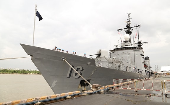 tàu hải quân Philipines BRP Ramon Alcaraz (FF16) cập cảng quốc tế Thành phố Hồ Chí Minh. Ảnh: VGP