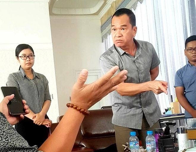 Ông Thái Tuấn lớn tiếng với nhà báo Duy Khang. Ảnh: Nhật Tân.