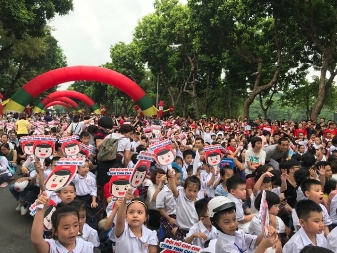 Hàng nghìn học sinh đã có mặt tham dự sự kiện từ sớm. Ảnh: Nam Khánh - Trần Duy - Khánh Linh