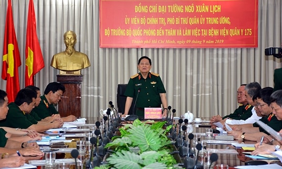 Đại tướng Bộ Quốc phòng Ngô Xuân Lịch phát biểu chỉ đạo tại buổi làm việc với lãnh đạo Bệnh viện Quân y 175. Ảnh BQP