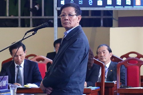 Cựu Trung tướng Phan Văn Vĩnh tại phiên tòa xét xử vụ đường dây đánh bạc nghìn tỷ.
