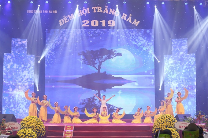 Chương trình đã mang đến cho các em thiếu nhi những tiết mục văn hóa, nghệ thuật vui tươi, đậm nét truyền thống. Ảnh: kinhtedothi.vn