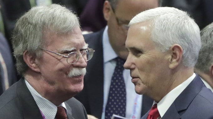 Việc ông Bolton cố gắng lôi kéo Phó Tổng thống Mike Pence về chiến tuyến của mình