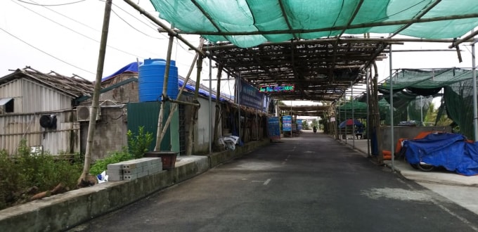 Một loạt nhà hàng được xây dựng lấn chiếm hành lang ven đê mà UBND huyện Tiền Hải không thể xử lý