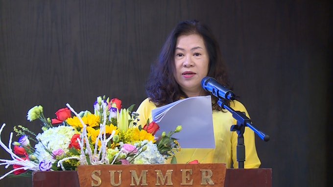 Phó Chánh án TANDTC Nguyễn Thúy Hiền trình bày báo cáo tại Hội nghị.