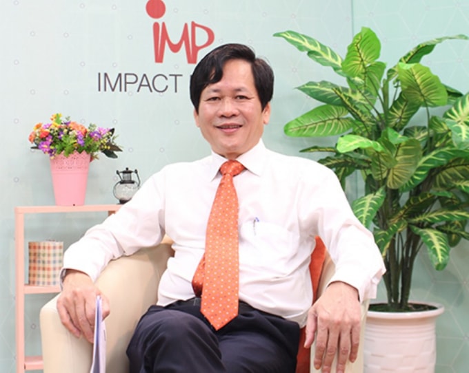 BS, Thầy thuốc Nhân dân, Tổng Biên tập Trần Sĩ Tuấn.