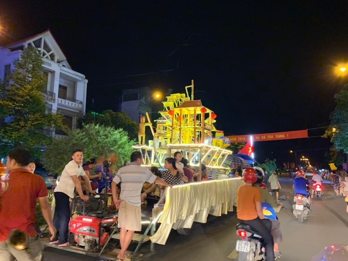 Xe mô hình chạy bằng máy nổ sẽ được hạn chế tối đa vào những đêm chính hội. Ảnh: Thủy Tiên