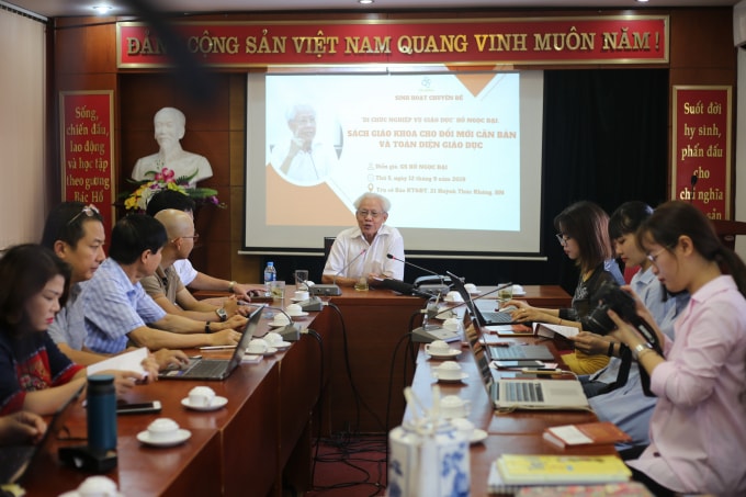 Quang cảnh buổi sinh hoạt chuyên đề “Di chúc nghiệp vụ giáo dục” Hồ Ngọc Đại: Sách giáo khoa cho đổi mới căn bản và toàn diện giáo dục