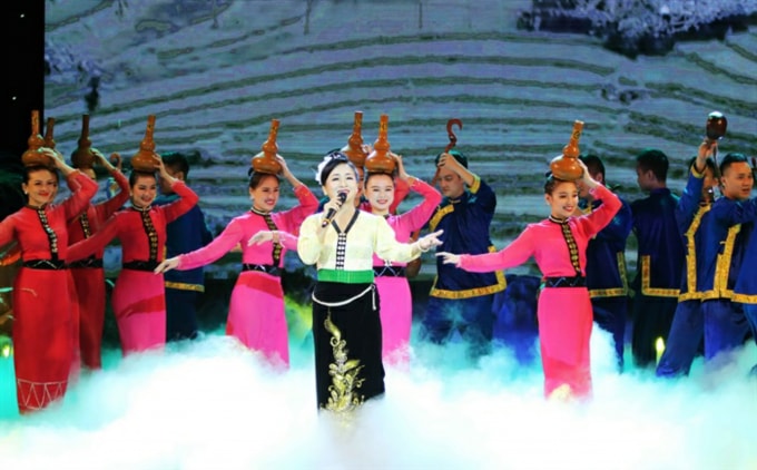 Nghệ sĩ Vi Hoa tại live-show đầu tiên của mình (năm 2018). Ảnh: Trần Huấn.