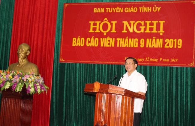 Bí thư Tỉnh ủy Hà Tĩnh Lê Đình Sơn phát biểu chỉ đạo hội nghị
