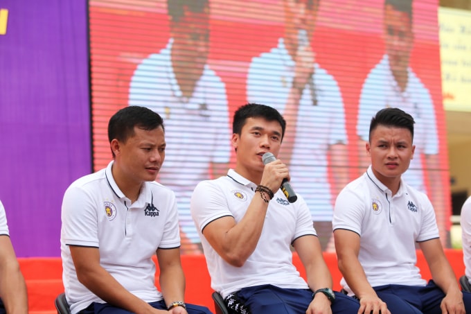 Bùi Tiến Dũng đã nhiều lần định bỏ dở giấc mơ do những khó khăn của cuộc sống, nhiều đêm khóc một mình vì hoang mang khi theo đuổi con đường mình muốn.