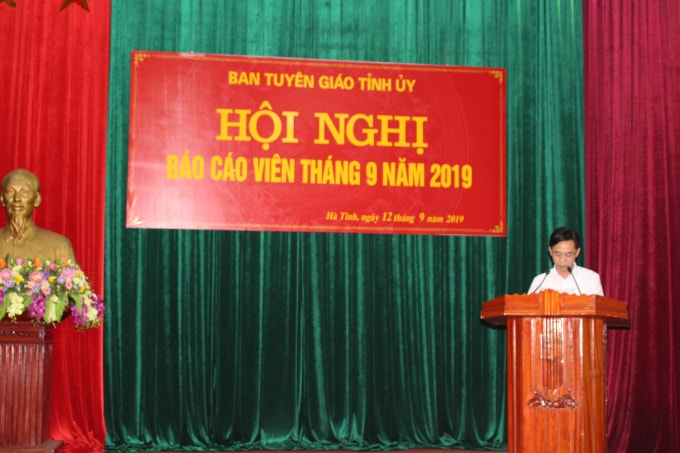 Trưởng ban Tổ chức Tỉnh ủy Hà Tĩnh Trần Thế Dũng phổ biến kế hoạch đại hội đảng bộ các cấp, tiến tới Đại hội Đại biểu toàn quốc lần thứ XIII của Đảng