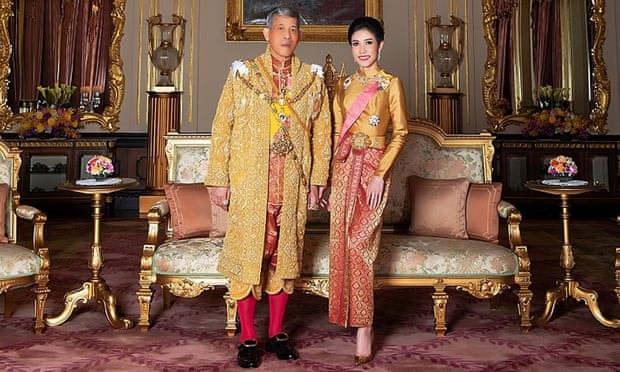 Nhà vua Maha Vajiralongkorn và Hoàng quý phi Sineenat Wongvajirapakdi. Ảnh: AFP/Getty Images