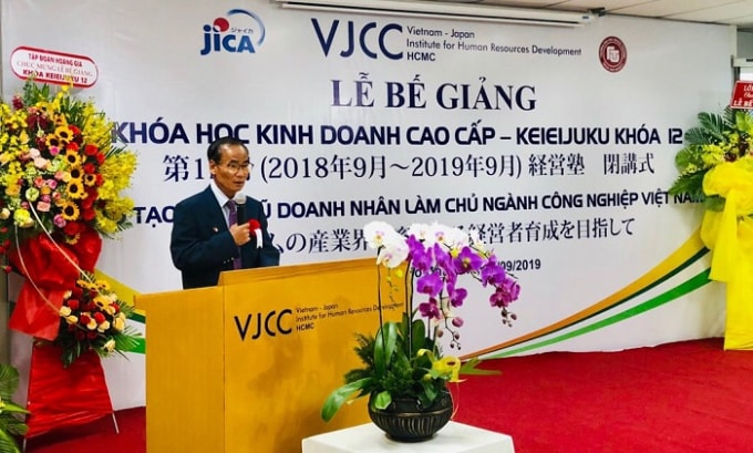 Ông Tô Bình Minh - Phó viện trưởng, giám đốc Phân viện VJCC tại TP.HCM phát biểu tại lễ bế giảng khóa học kinh doanh cao cấp - Keiejuku khóa 12