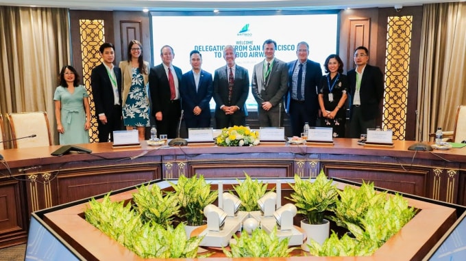 Đại diện lãnh đạo San Francisco và đại diện lãnh đạo sân bay thành phố này cùng ban lãnh đạo Bamboo Airways tại buổi gặp mặt.