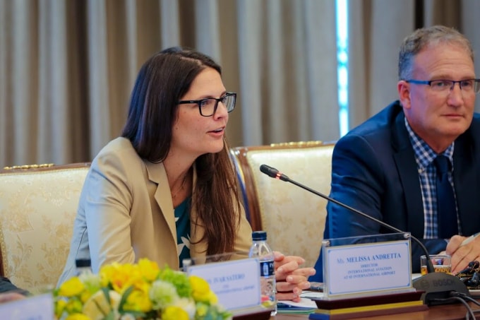 Bà Melissa Andretta - Giám đốc phát triển hàng không quốc tế của SFO và ông Jeff Hoglind - Quản lý phát triển hàng không quốc tế của SFO.