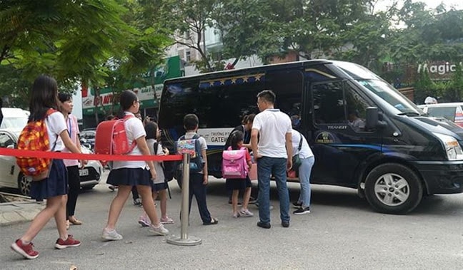 Học sinh Trường Tiểu học quốc tế Gateway đi xe đưa đón của trường. Ảnh minh họa.