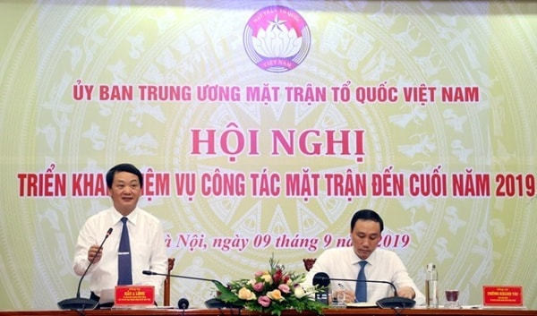 Phó Chủ tịch, Tổng Thư ký UBTƯ MTTQ Việt Nam Hầu A Lềnh trả lời câu hỏi của phóng viên các cơ quan báo chí tại cuộc họp báo về Đại hội đại biểu toàn quốc MTTQ Việt Nam lần thứ IX, nhiệm kỳ 2019-2024, ngày 9/9/2019