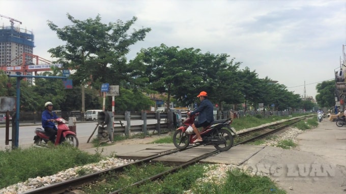 Cảnh báo tình trạng mất an toàn giao thông đường sắt trên địa bàn huyện Thanh Trì
