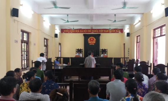 Tòa án nhân dân huyện Lương Tài mở phiên tòa xét xử sơ thẩm vụ án bị cáo Nguyễn văn Quyết, nguyên Chủ tịch xã Trung Chính