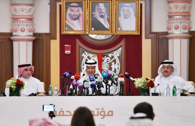 Bộ trưởng Năng lượng Saudi Arabia, Hoàng tử Abdulaziz bin Salman trong buổi họp báo. Ảnh: Reuters