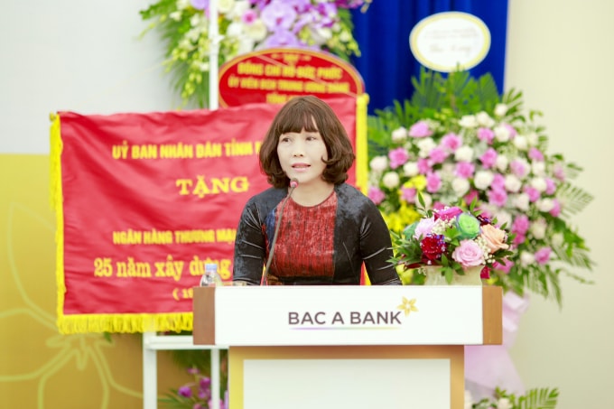 Bà Nguyễn Thị Thu Thu, Giám đốc Ngân hàng Nhà nước Chi nhánh tỉnh Nghệ An phát biểu tại buổi lễ