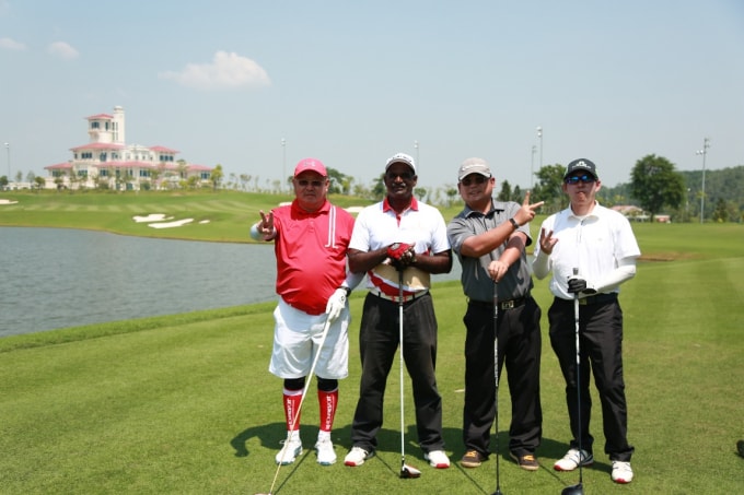 Gôn thủ quốc tế chụp ảnh lưu niệm tại BRG Legend Hill Golf Resort trong khuôn khổ giải BRG Golf Hà Nội Festival 2018