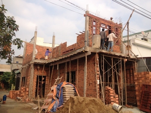 Theo các chuyên gia, trong nửa đầu năm 2019, lĩnh vực xây dựng ở TPHCM cũng chững lại theo thị trường bất động sản.