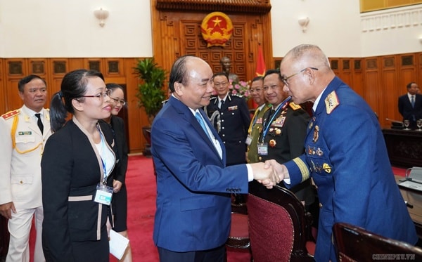 Thủ tướng Nguyễn Xuân Phúc với các Trưởng đoàn dự Hội nghị Tư lệnh Cảnh sát ASEAN lần thứ 39. Ảnh: VGP