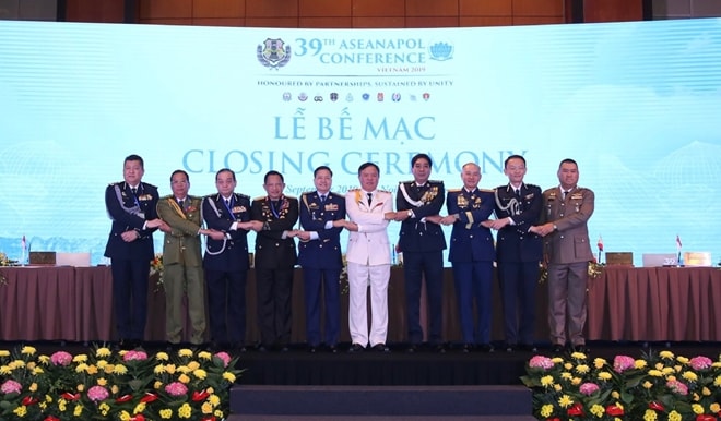 Các đại biểu tham dự Hội nghị chụp ảnh lưu niệm. Ảnh: CAND