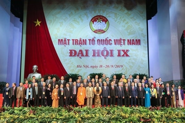 Lãnh đạo Đảng, Nhà nước chụp ảnh lưu niệm với đại biểu tham dự Đại hội. Ảnh: Tapchimattran.vn