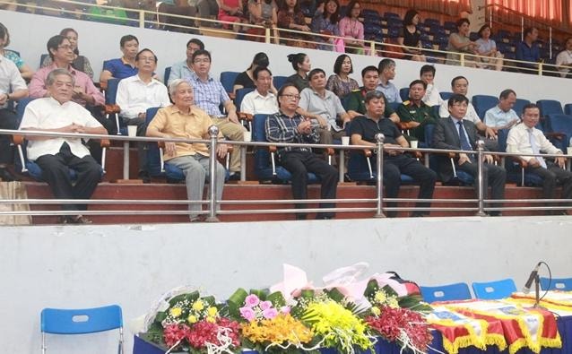 Tham dự lễ khai mạc có các đồng chí: Hà Đăng - Nguyên Ủy viên TƯ Đảng, Nguyên TBT Báo Nhân Dân, Nguyên Trưởng Ban Tư tưởng Văn hóa TƯ; Hồ Quang Lợi, Phó Chủ tịch Thường trực Hội Nhà báo Việt Nam; Đinh Đắc Vĩnh, Phó Tổng Giám đốc Đài Truyền hình Việt Nam; Nguyễn Thành Lương, Phó Tổng Giám đốc Đài Truyền hình Việt Nam; Nguyễn Hồng Minh, Phó Tổng cục trưởng Tổng cục TDTT; Trần Gia Thái, Chủ tịch Liên đoàn Bóng bàn Việt Nam; Trần Thị Vân Anh- Phó Giám đốc Sở Văn hóa - Thể thao Hà Nội...